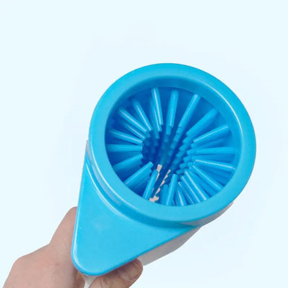 Dog foot washing cup paw inserted cleaning demonstration view
