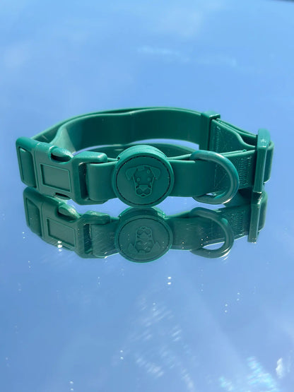 Waterproof dog collar adjustable forest green close up detail