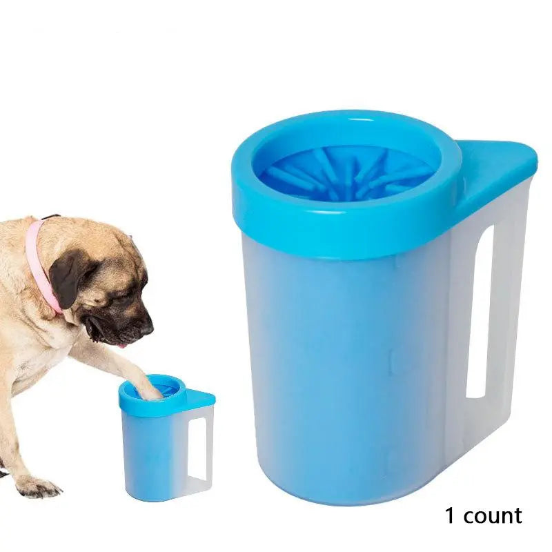Dog foot washing cup paw inserted cleaning demonstration view